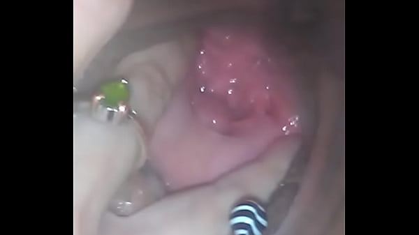 a esta tipa le gusta los pircing 