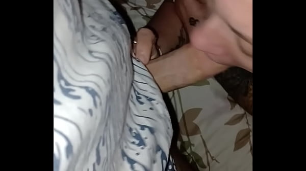 Play MP4 - Swallowing stiff cock