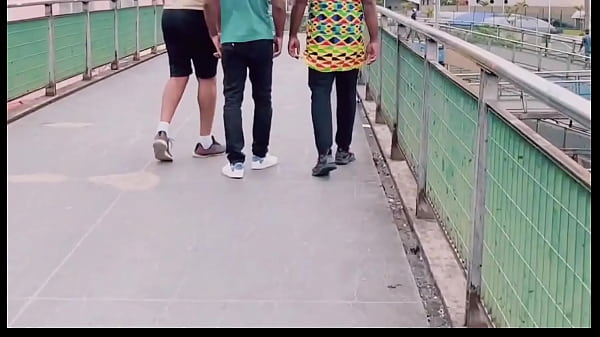 Play MP4 - Encontrei dois angolanos no metro Luz e conversando chamei para irmos ao meu ap&comma; l&aacute; eles disseram que minha bunda tinha muita carne e eles queriam comer&comma; deixei