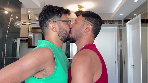 MARCOS GOIANO - FODIDO PELO DOTAD&Atilde;O TATUADO COM FOME DE RABO - SEXO GAY COM PUTO TATUADO - GOIANO LEVANDO PICA NO CUZINHO GULOSO 