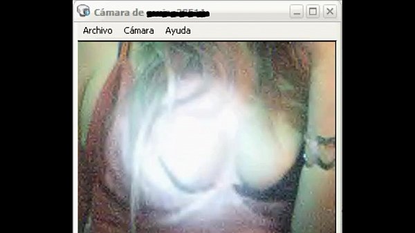Mujer con cuerpazo se exhibe en_webcam