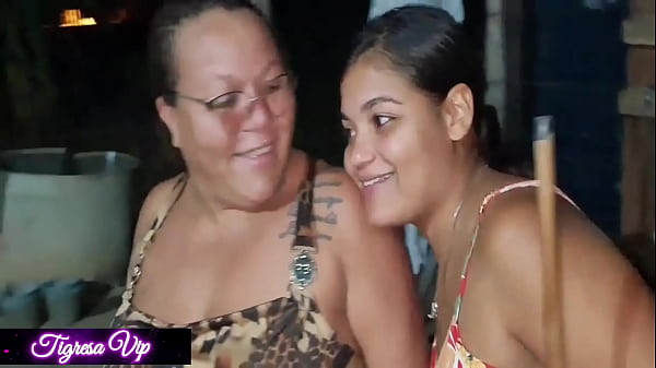 Play MP4 - fui no cabare e atendi dois clientes ao mesmo tempo fodemos em cima da mesa de sinuca