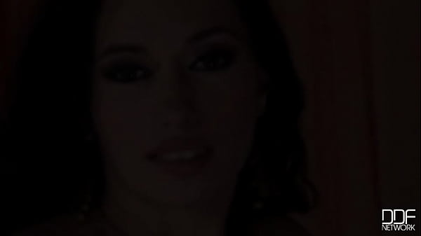 Nonton She Feels The Steel In Her Veal! thumbnail