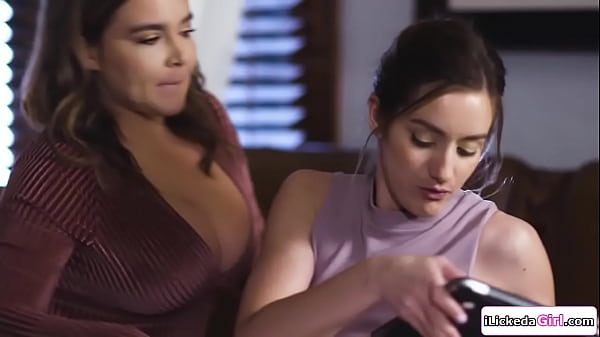 Lesbian teen facesits then tribs pussy with big tits stepmom