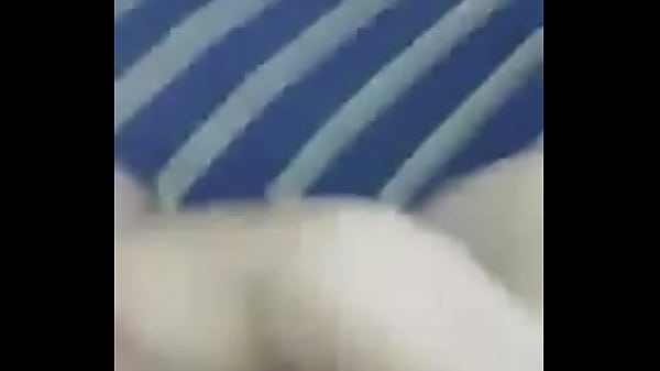 Toda mojada dedeandola 