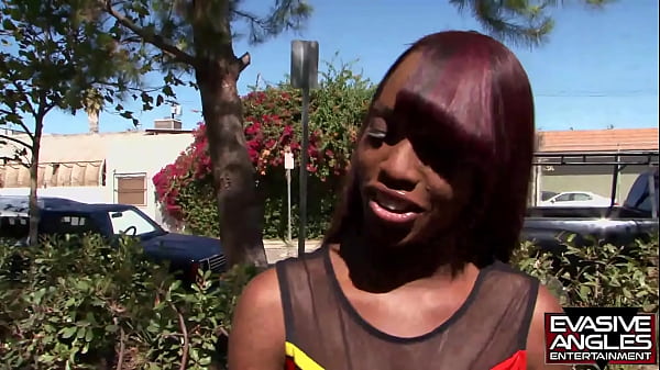 Evasive Angles Kim Kandy Loves Walking The Sunny Streets Of La While She Looks For Dudes That Haven't Been In Her Hole Yet. thumbnail