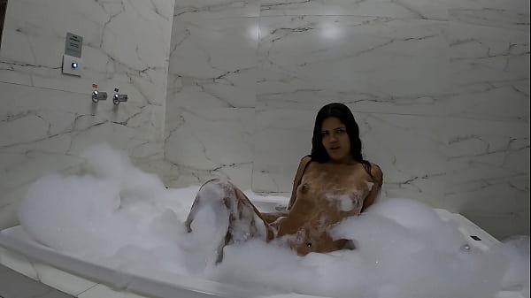 Eu naquele banho sensual de espuma na banheira