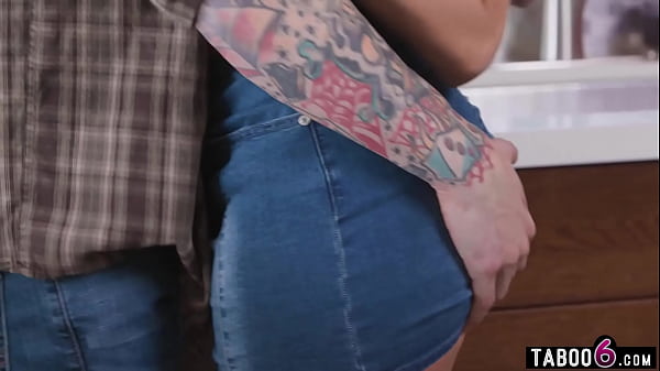 Play MP4 - Latina MILF housewife Mona Azar needs a plumber to fix her pipes