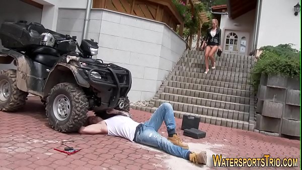 Goldenshower whore fucked 