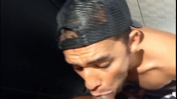 Play MP4 - Entrei no banheiro da balada Danger&comma; bateu na porta um neg&atilde;o com um pau imenso indo pra entrar&comma; deixei e n&atilde;o me arrependi - FULL RED