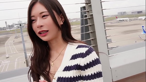 Part2 この企画のターゲットは東京で遊び慣れていない女の子。各地で出会った女の子達に東京旅をプレゼントする代わりに【ns(ノースキン)＝ゴム無し】の淫らで濃密な時間を過ごす企画。今回のターゲットはgカップスレンダーくびれボディ&パイパン美マンca美女リナさん。性欲旺盛な超敏感ボディに種付け&rarr;大量中出しsex！！ thumbnail