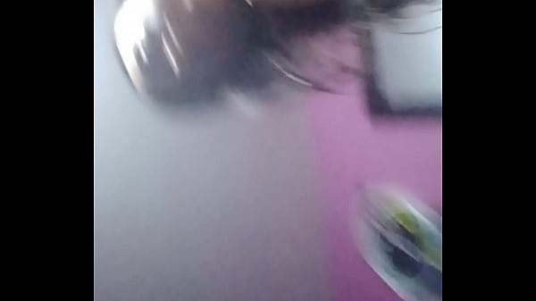 tranny natural hormonada erotismo en camisa rosa 