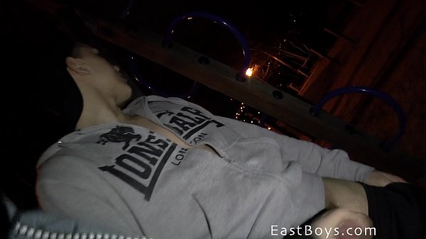 Play MP4 - Public Handjob in Prague