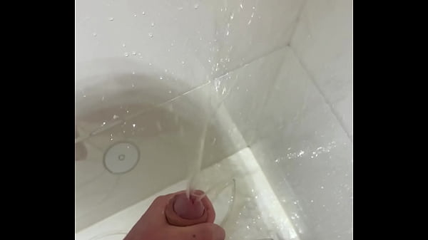 Play MP4 - Pissing & Jerking Off At The Same Time