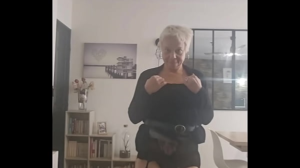 Nonton Coucou Mes Loulous Aujourd'hui C'est Mon Anniversaire Votre Milf Mature Pr&eacute;f&eacute;r&eacute; thumbnail