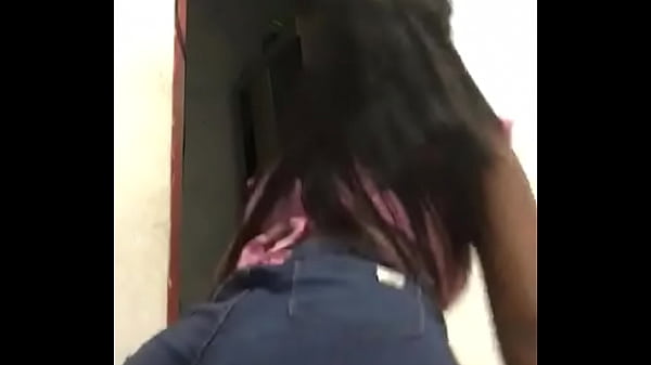 Ninfeta dan&ccedil;ando funk 