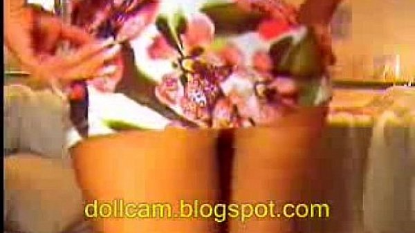 Nonton Sexy Milf Strips thumbnail