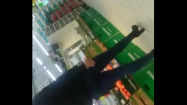 Seksowna milf nagrywana z ukrycia super laska 