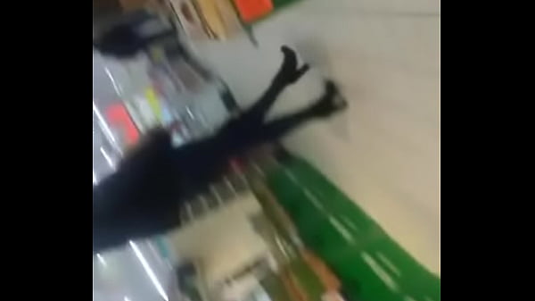 Seksowna milf nagrywana z ukrycia super laska