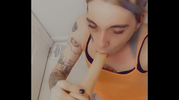 Sexy Miniskirt Babe Masturbates For Blowjobs thumbnail