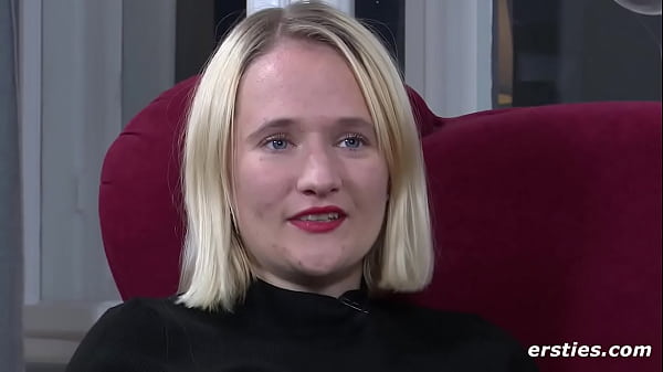 Die schwangere Lena W macht es sich_selbst