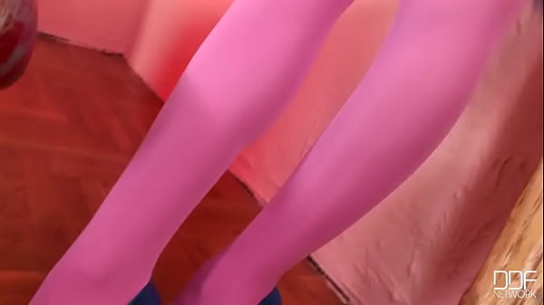 Bountiful brunette exhibitionist