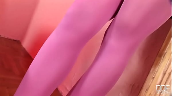 Bountiful brunette exhibitionist 