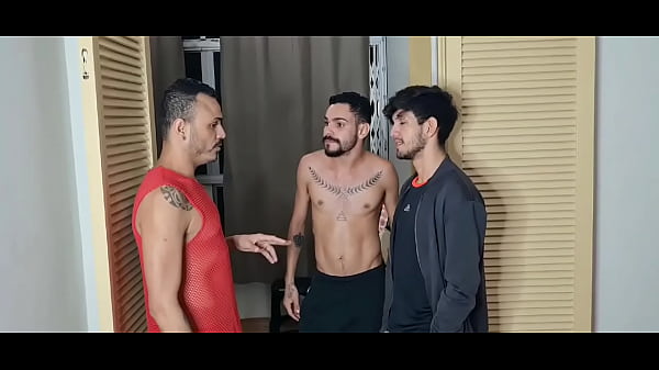 Tr&ecirc;s Brasileiros Transando Sem Capa, Sexo Bareback thumbnail