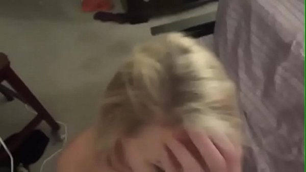 Nonton Blonde Slut With Fake Big Tits Blowing Till A Facial thumbnail