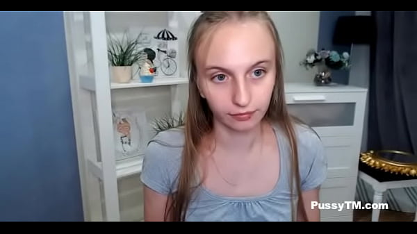 Skinny babe_with natural tits