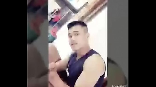 Anh Top pha chế Highlands cofee đụ bot ko bao v&igrave; qu&aacute; nứng bắn tinh v&agrave;o lỗ 