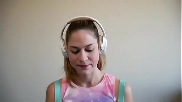 Hot twerk by sexy girl 