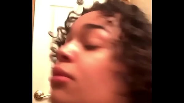 Nonton Showering Me Her Fat Ass Thinking It&rsquo;s Small thumbnail