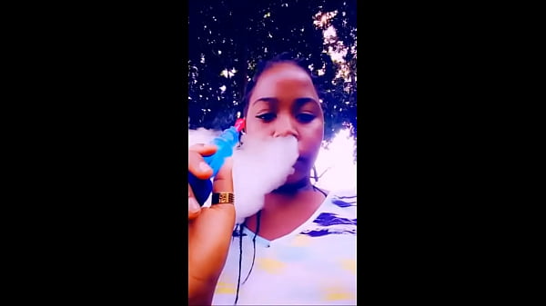 Bagzkizz fits an Eggplant in her tight Black Ass 