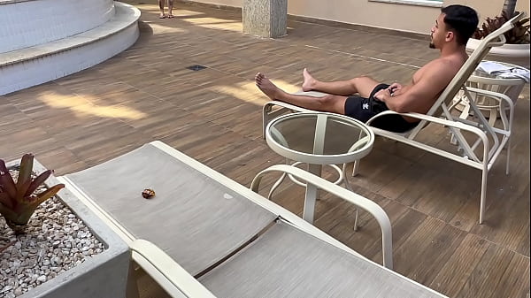 Nonton Encontrei Meu Vizinho Na Piscina E Pedi Para Conhecer A Casa Dele Enquanto Meu Marido Corno Estava No Trabalho thumbnail