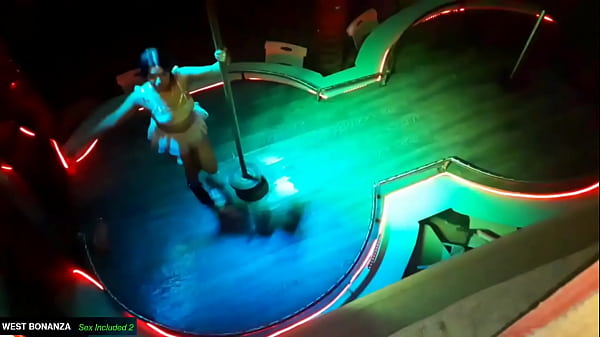 Eating pussy in d j booth #1 i suck her pussy before her dance