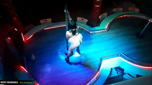 Eating pussy in d j booth #1 i suck her pussy before her dance 