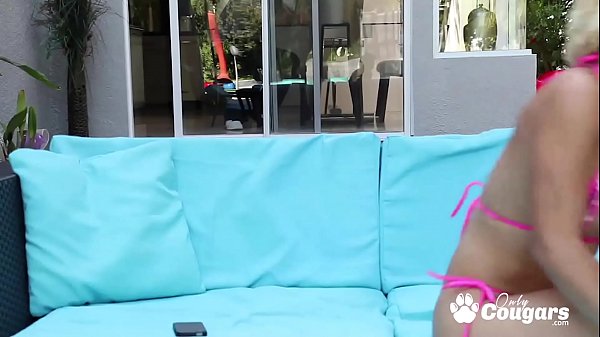 Play MP4 - Exotic Ashley Luvbug Gets A Big Load Shot In Her Mouth