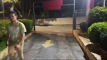 SEGURAN&Ccedil_A DE FAST FOOD PAGANDO BOQUETE NO CLIENTE PAUZUDO