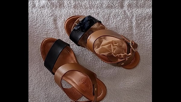 Sneaky action cumming on her sexy heels 