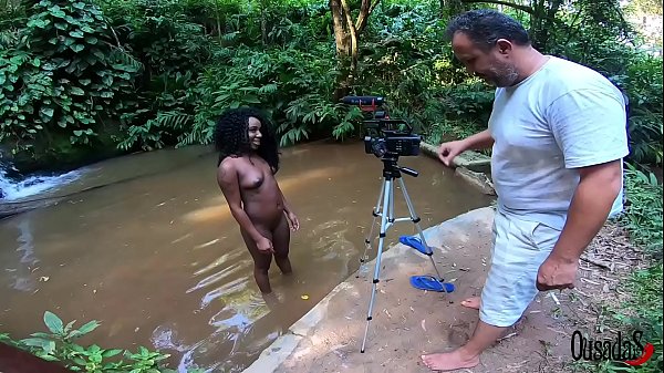 Play MP4 - A negra novinha fazendo fotos e v&iacute;deos no riacho - Bruna Black - Binho Ted - Sandro Lima - Fabio Silva - Baiana Arretada