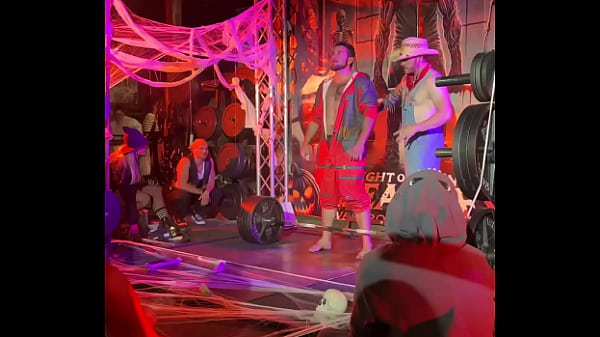 Nonton 545lbs At A Halloween Deadlift Competition ? thumbnail