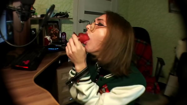 Play MP4 - messy dildo blowjob and a little bit of gaping just with my fingers &lpar;chill liveshow p3&rpar;