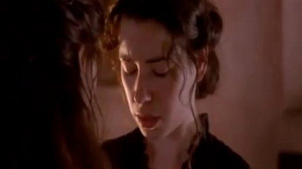 Fingersmith love scenes