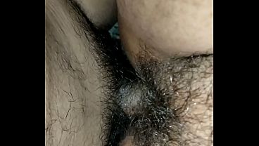 Esposa recibe su porsion de leche 