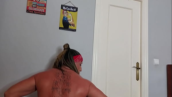 Play MP4 - Bodybuilder Danaxmuscles training and fucking