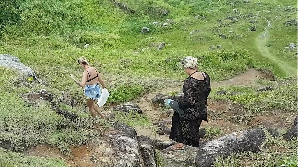 Play MP4 - Procurando homens na praia &excl;&excl;&excl; Bastidores e fotos