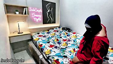 Nonton Aku Mergoki Adik Berhijabku Lagi Bosan Di Kamarnya Aku Muasin Dia Dengan Senang Hati .crot Di Dalam Memeknya thumbnail