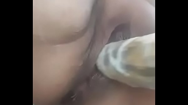 Mi suegra metiéndose un platano