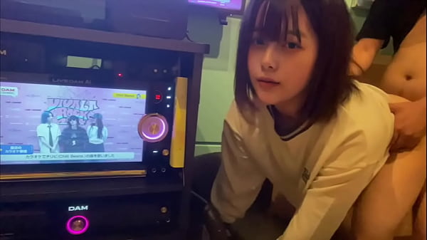 フェラだけなら浮気じゃないよね&hellip;。彼氏がいるのに男友達とカラオケで浮気する女子○生。おちんちんのイカ臭い匂い好き&hellip; thumbnail